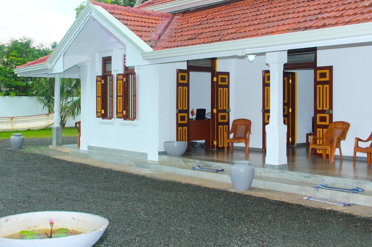 Villa Palm Breeze Polhena Exterior foto